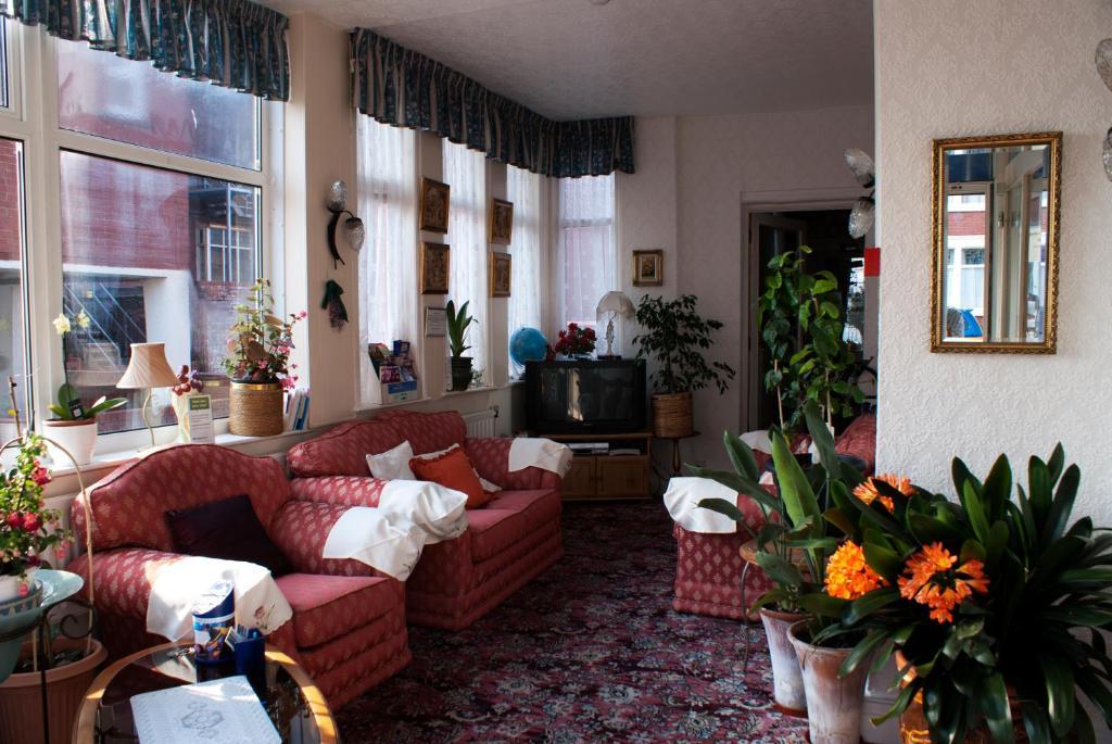 The Highfield Private Hotel Blackpool Exterior photo