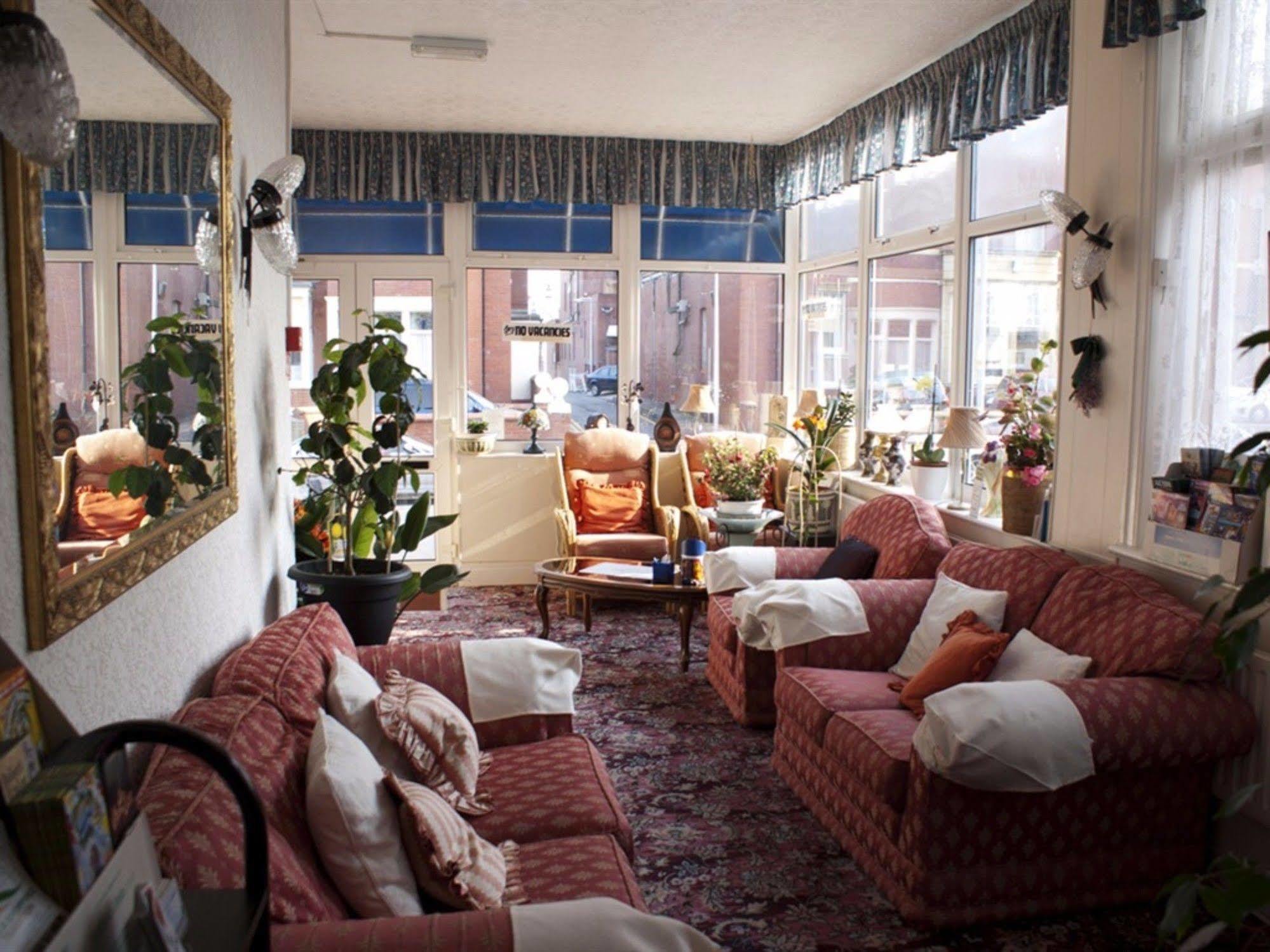 The Highfield Private Hotel Blackpool Exterior photo